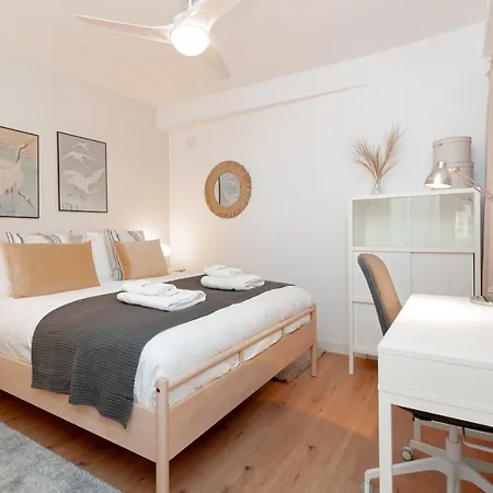 C24 Fantastic 4 Bedroom With Terrace Apartment