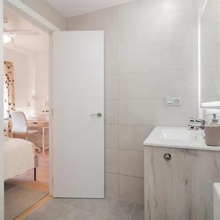 C24 Fantastic 4 Bedroom With Terrace Apartment *